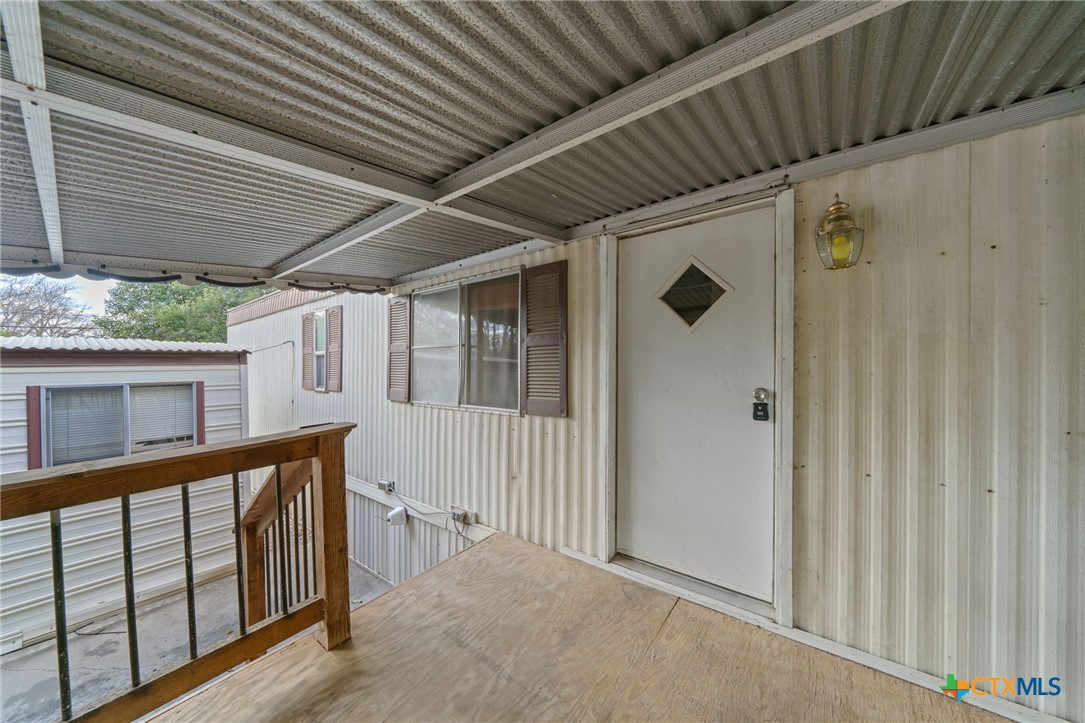 1506 Honeysuckle Lane