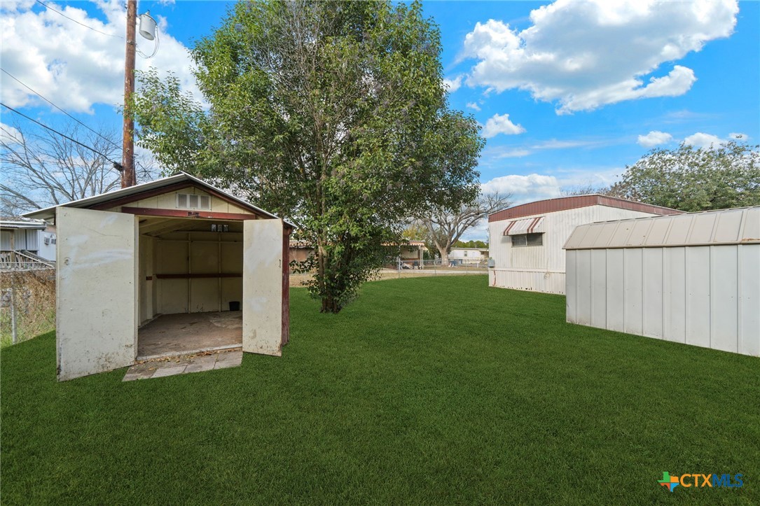 1506 Honeysuckle Lane