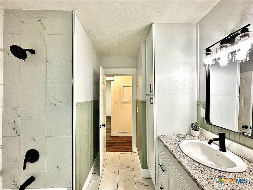 2307 E Brazos Street