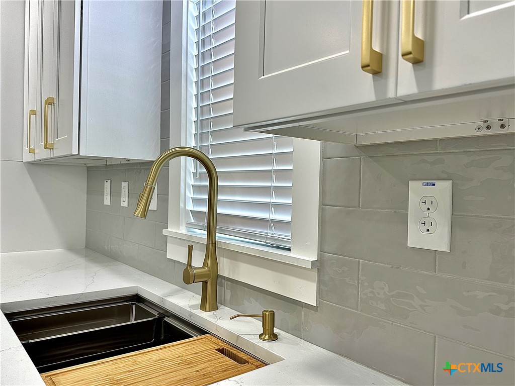 2307 E Brazos Street