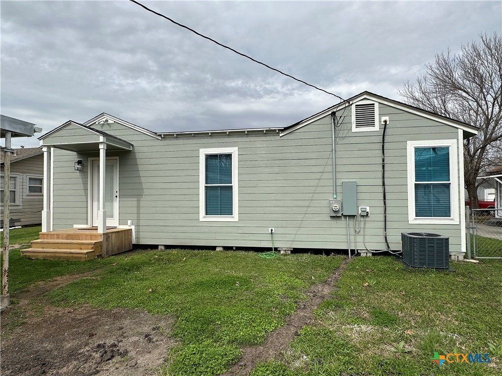 2307 E Brazos Street