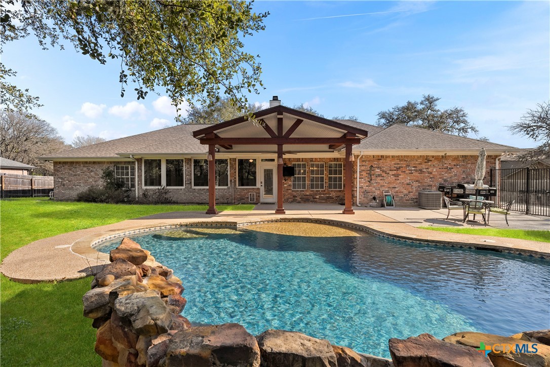 725 Willow Ridge Drive