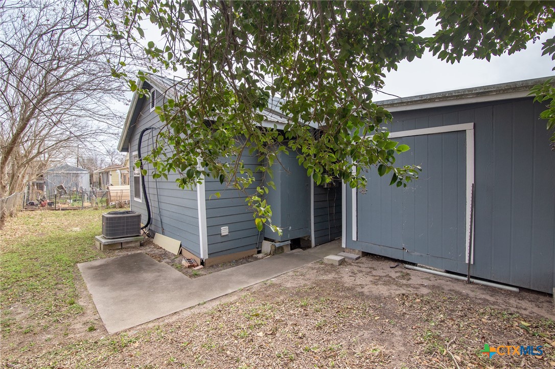 409 E Empresario Street