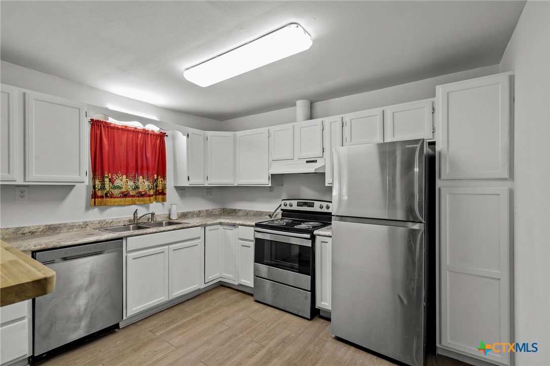 409 E Empresario Street