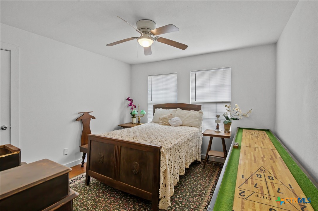 409 E Empresario Street