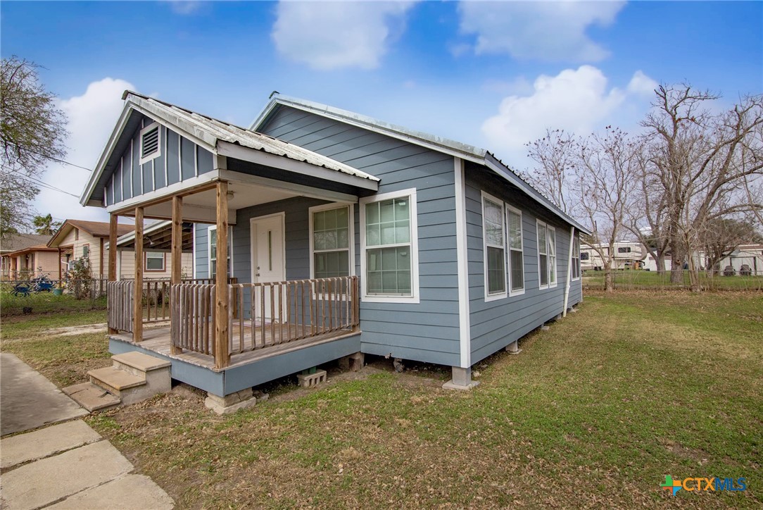 409 E Empresario Street