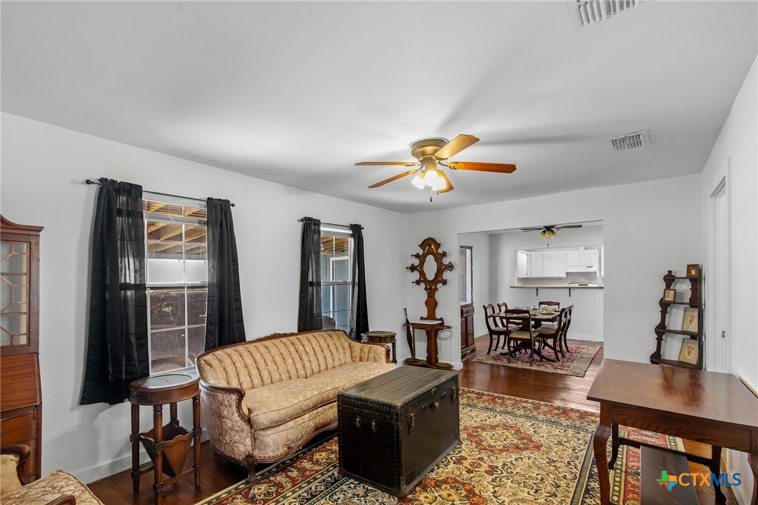 409 E Empresario Street