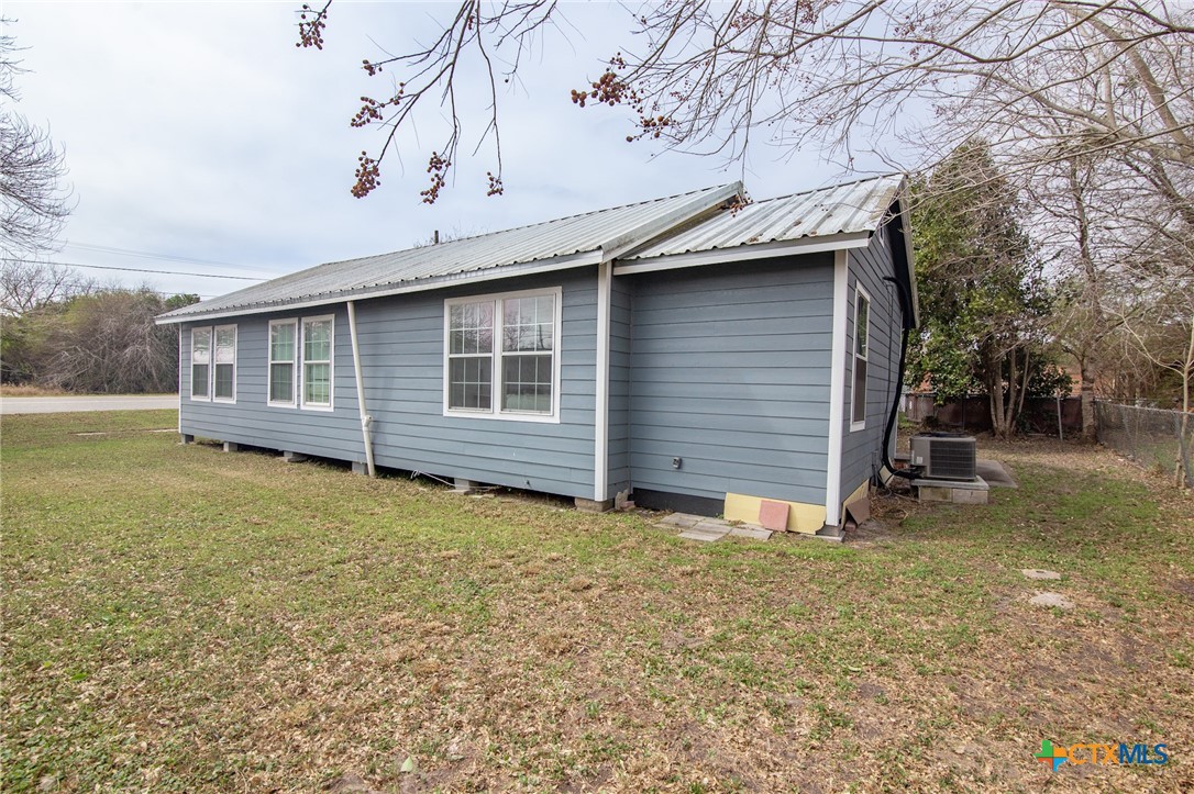 409 E Empresario Street