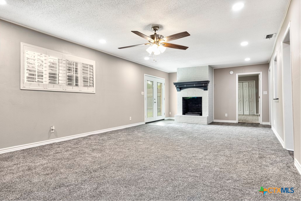 2403 E Locust Avenue