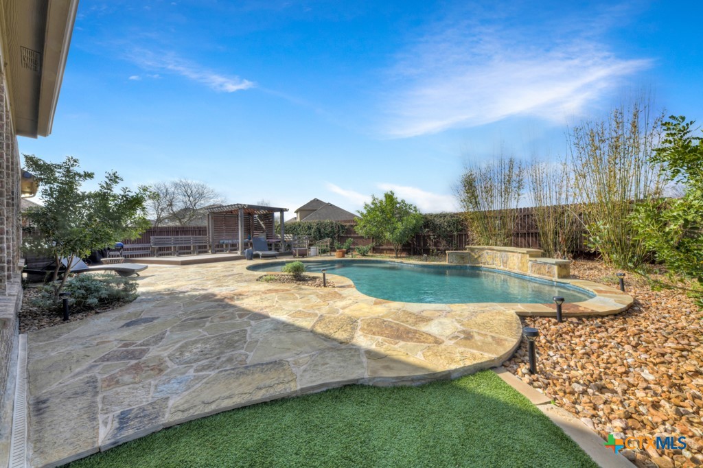 2730 Ridge Heights