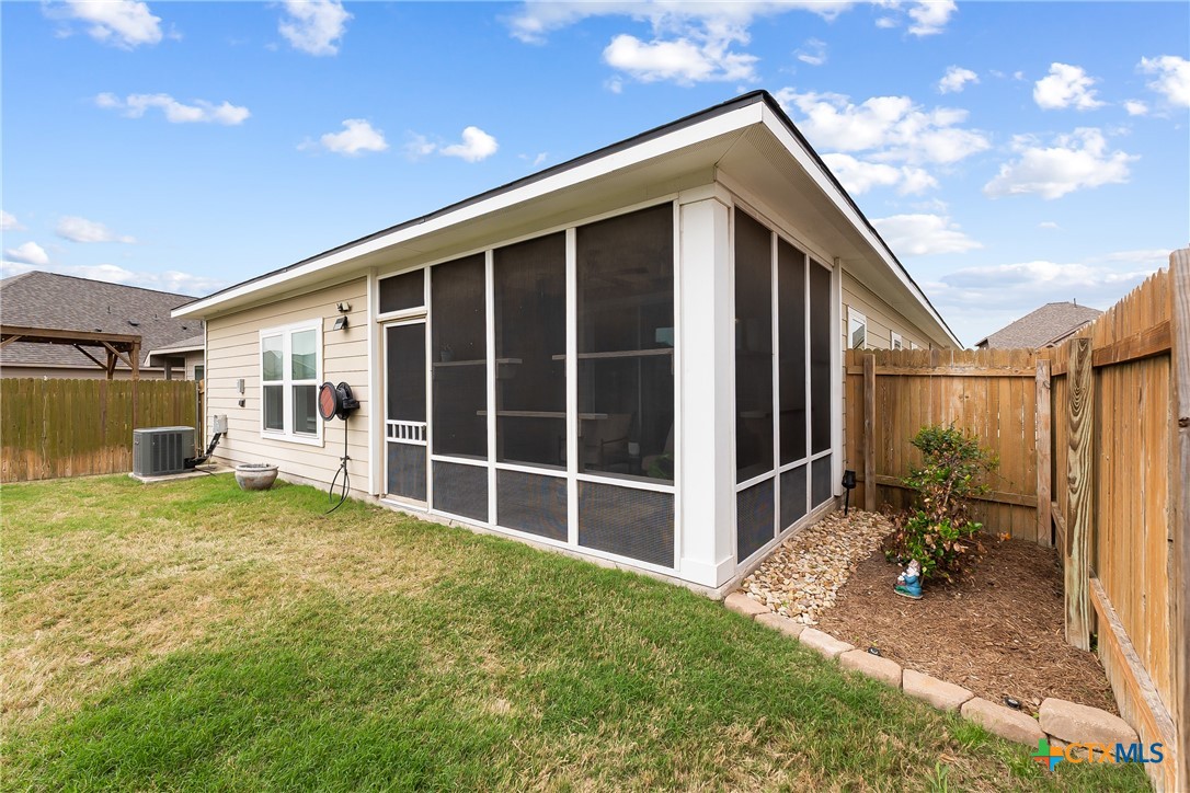 432 Lacey Oak Loop