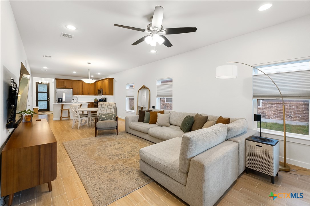 432 Lacey Oak Loop