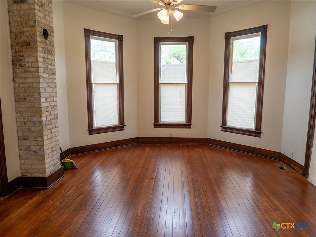 204 W Reuss Boulevard
