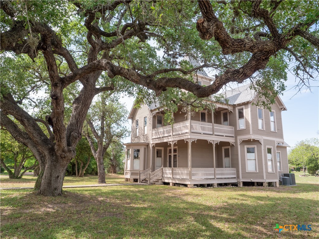 204 W Reuss Boulevard