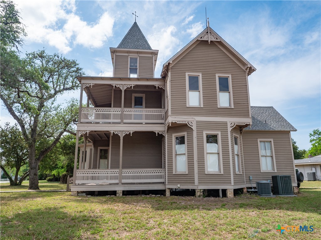 204 W Reuss Boulevard