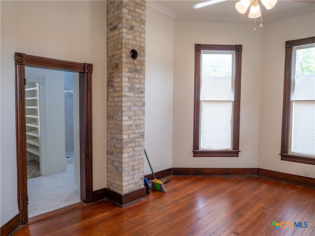 204 W Reuss Boulevard