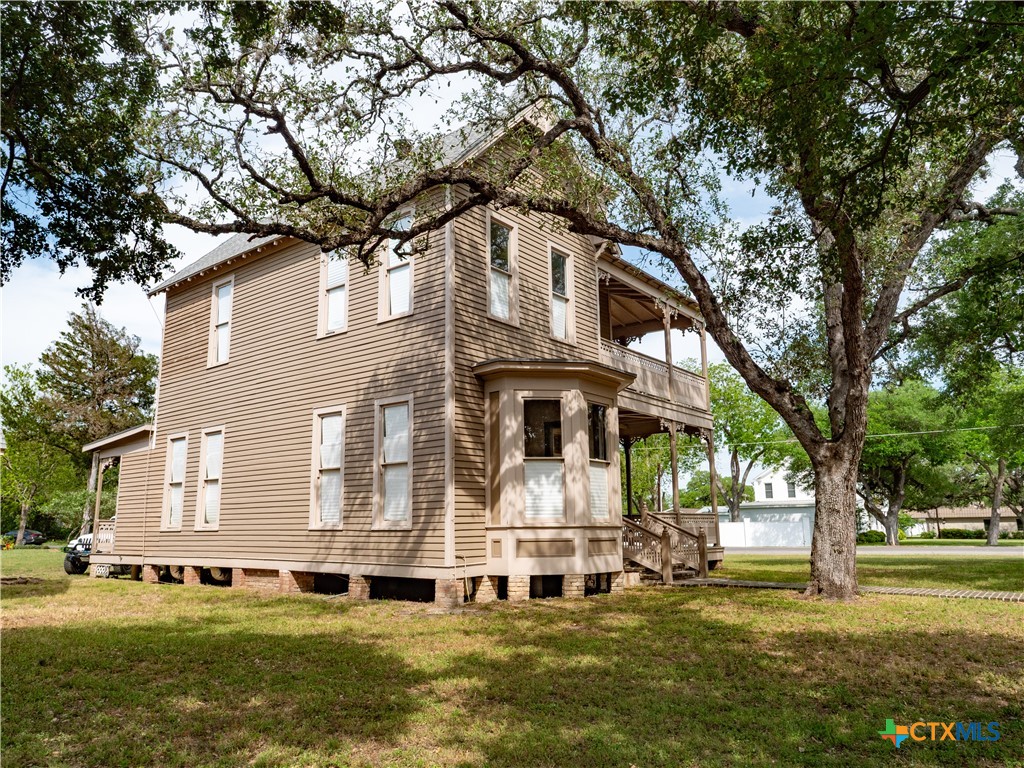 204 W Reuss Boulevard