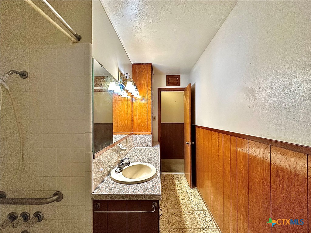 408 E King