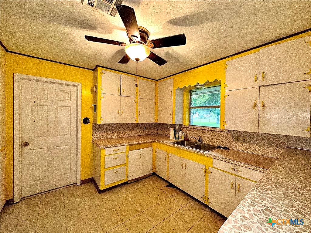 408 E King