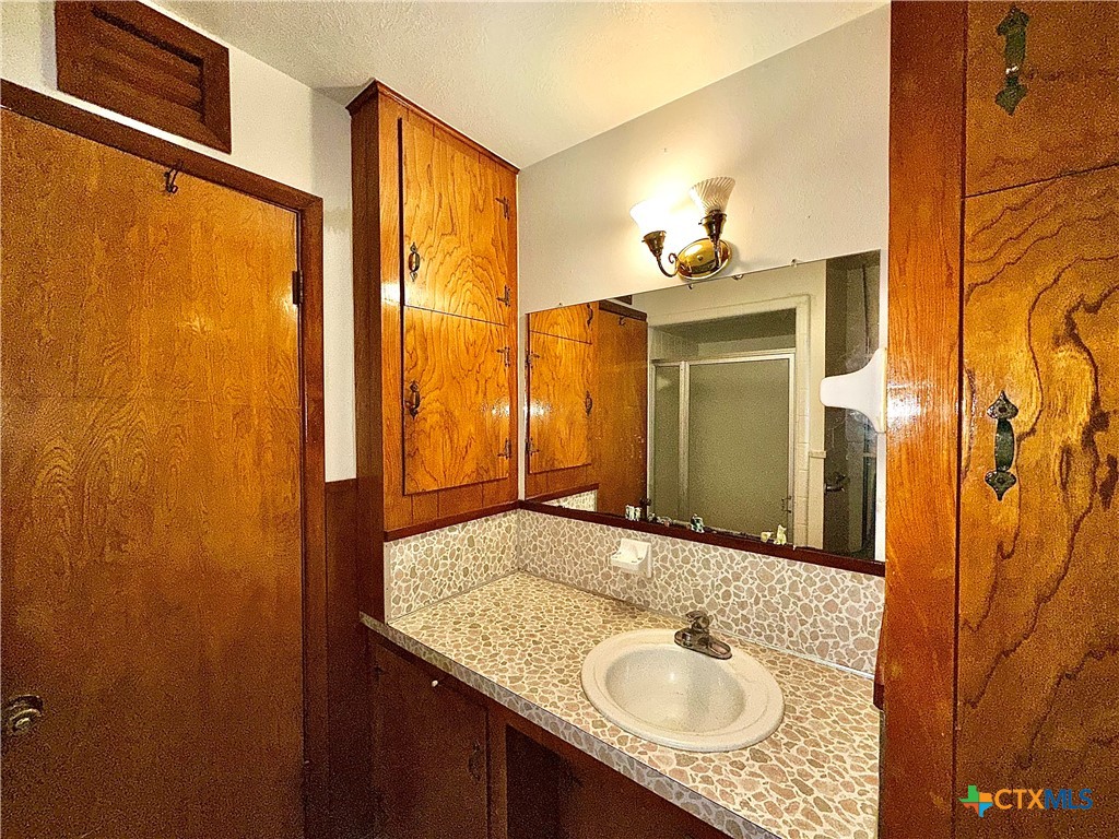 408 E King