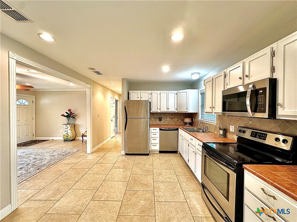 3303 Avon Drive