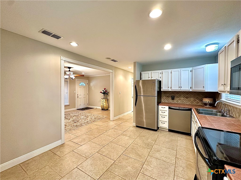 3303 Avon Drive