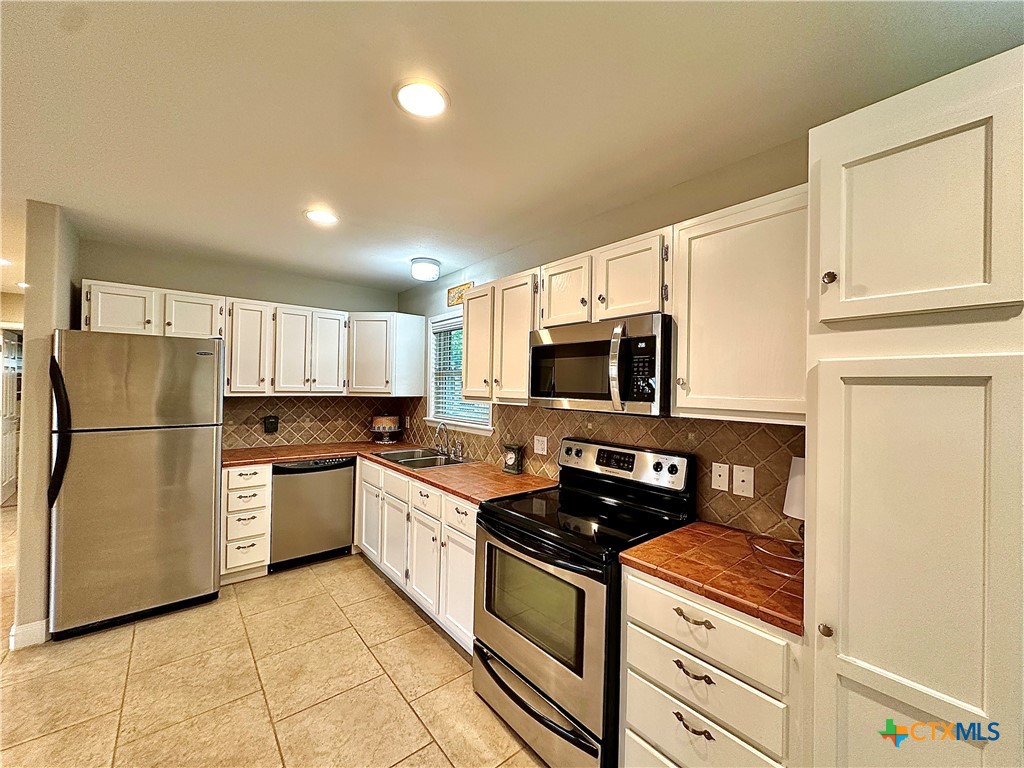 3303 Avon Drive