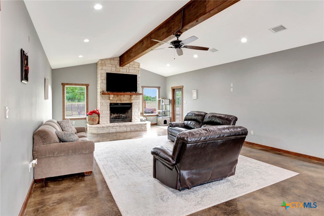 1622 Old Goliad Road