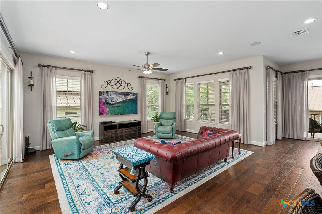 249 Hopping Peach Street