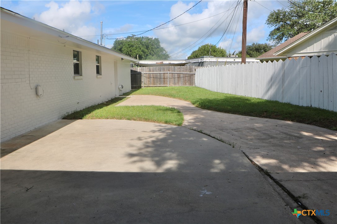 2704 E Loma Vista Avenue