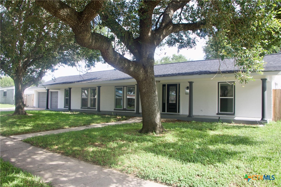2704 E Loma Vista Avenue