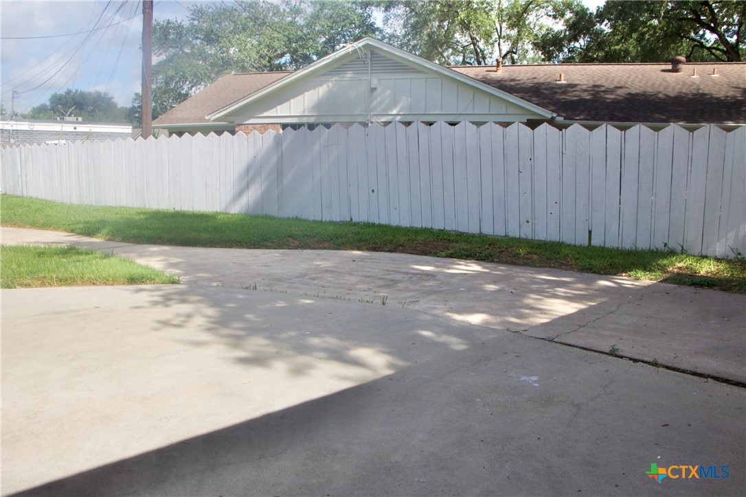 2704 E Loma Vista Avenue