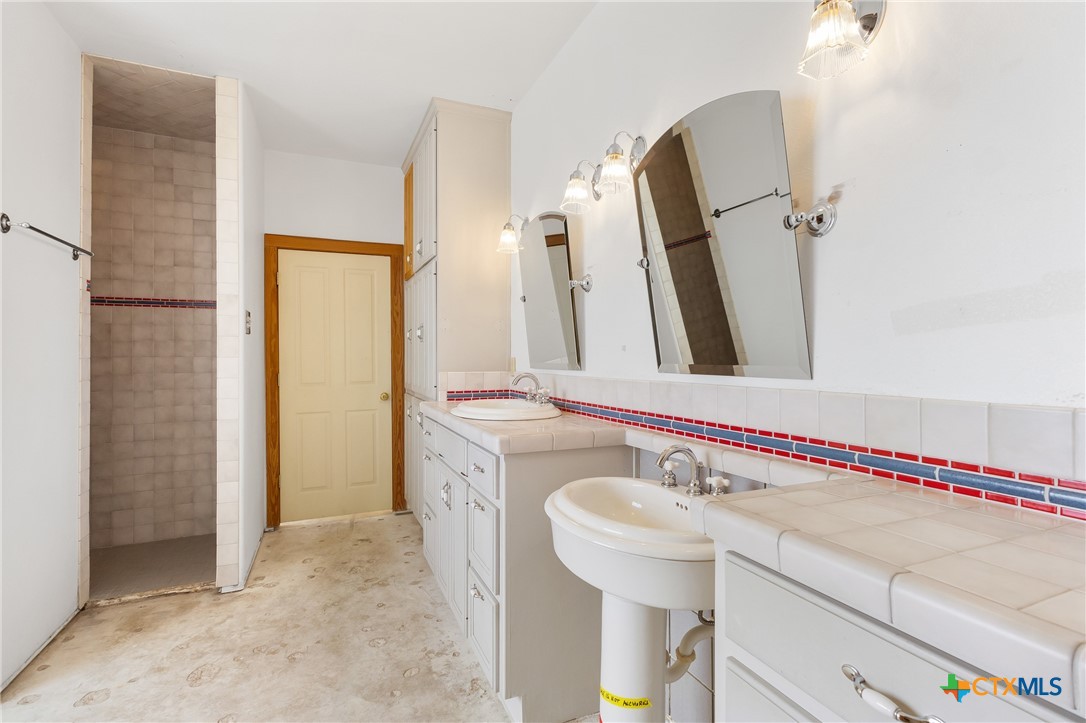 700 Camino De Rancho