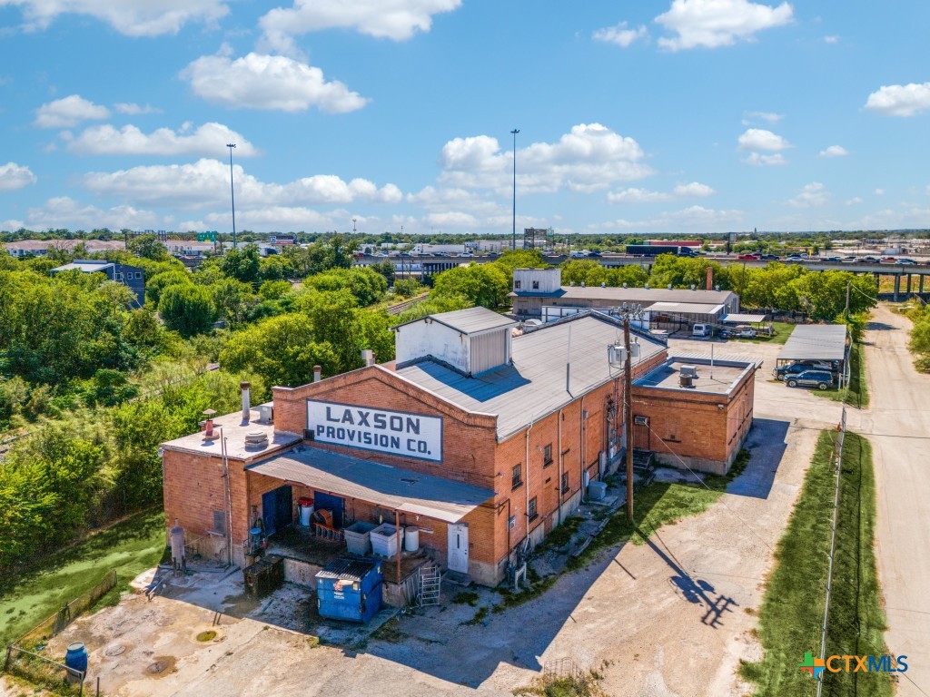 264 W Lachapelle