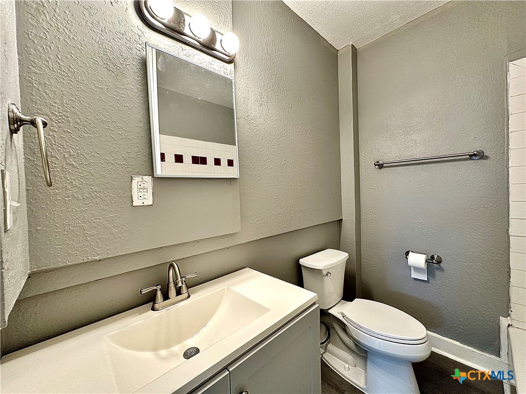 604 S Navarro Street