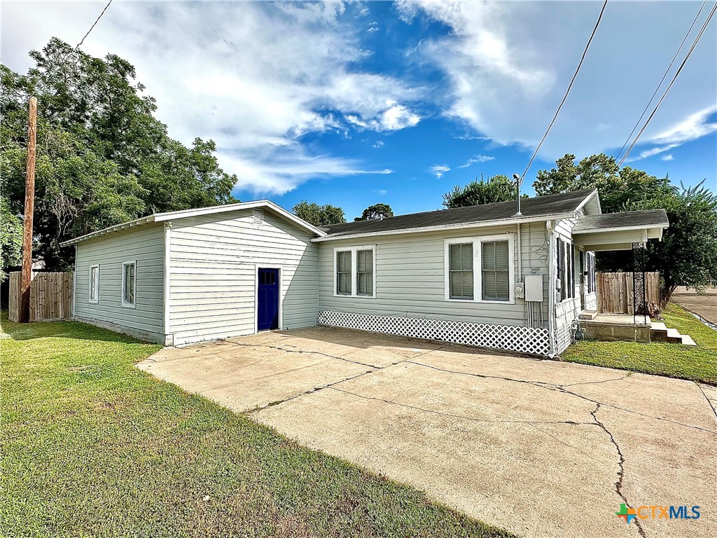 604 S Navarro Street