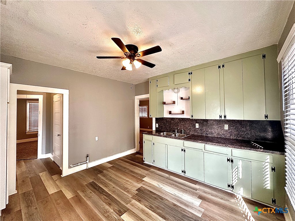 604 S Navarro Street