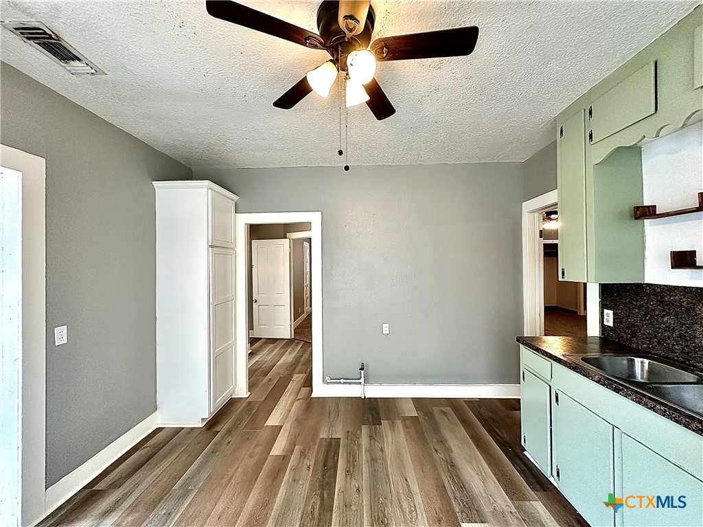 604 S Navarro Street