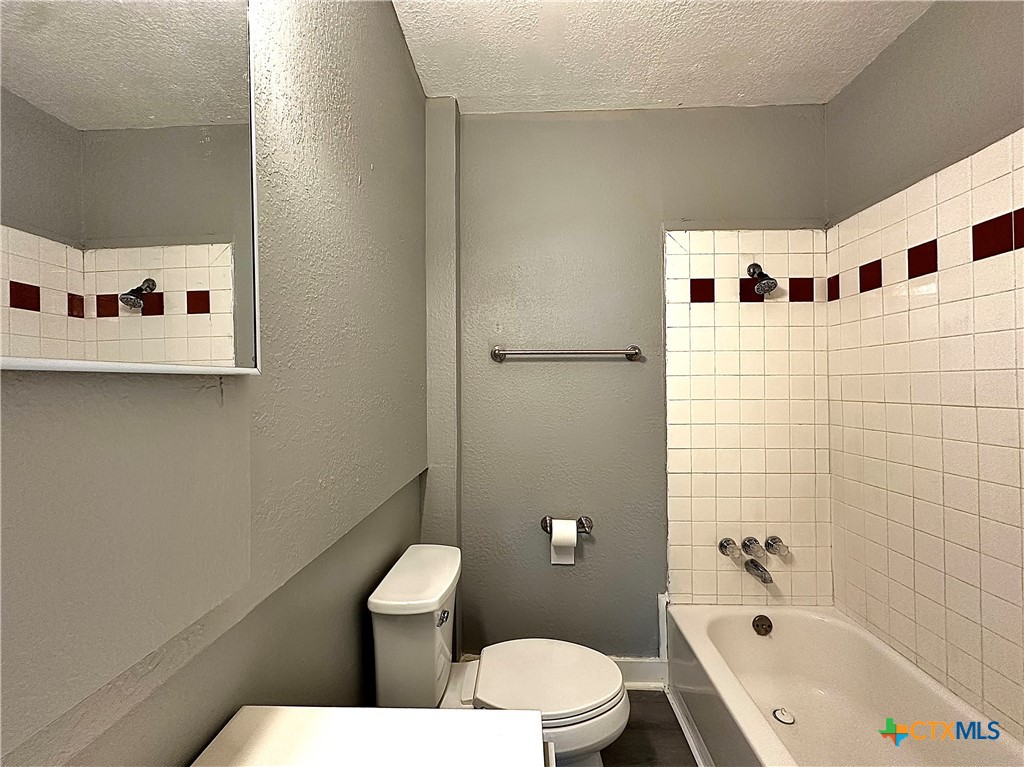 604 S Navarro Street