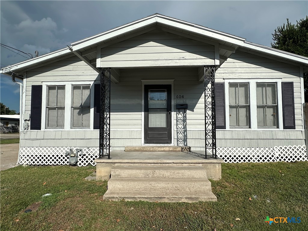 604 S Navarro Street