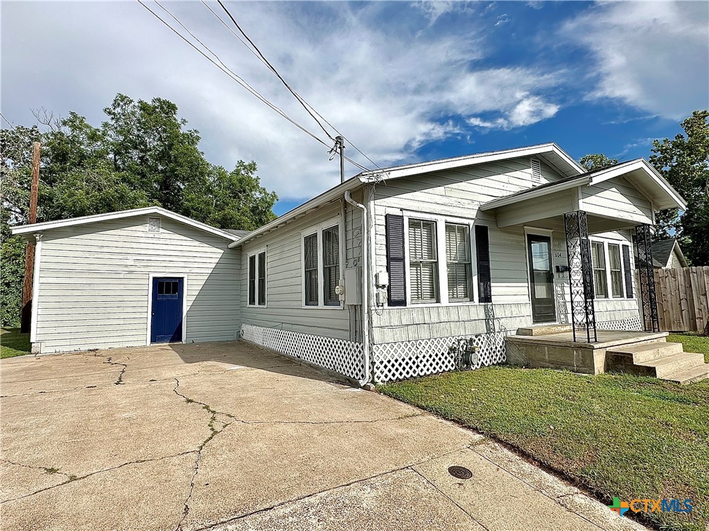 604 S Navarro Street