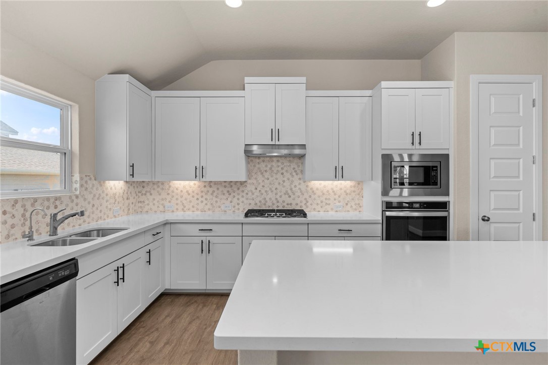 6533 Crockett Cove