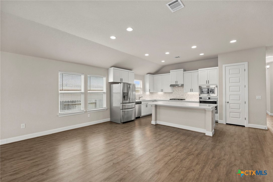 6533 Crockett Cove