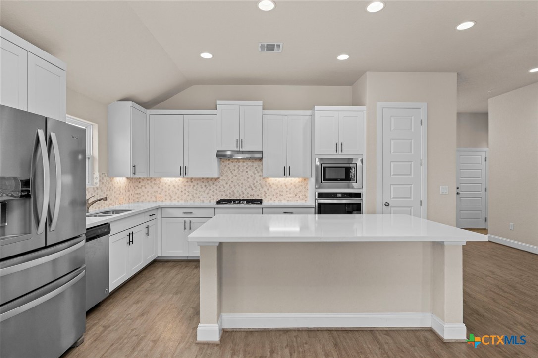 6533 Crockett Cove