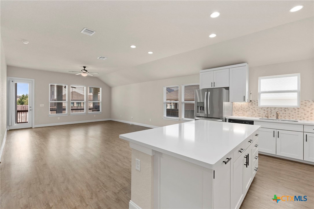 6533 Crockett Cove