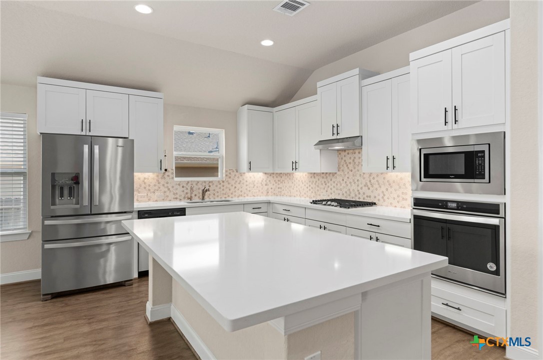 6533 Crockett Cove