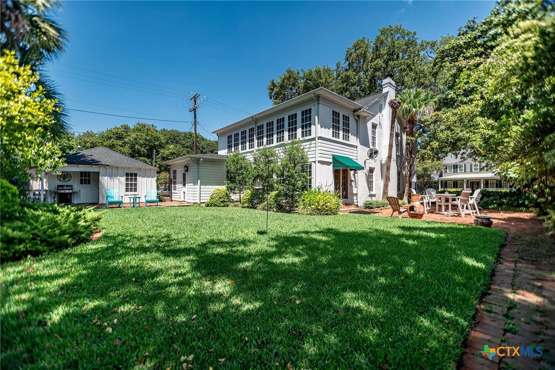 707 W Stayton Avenue