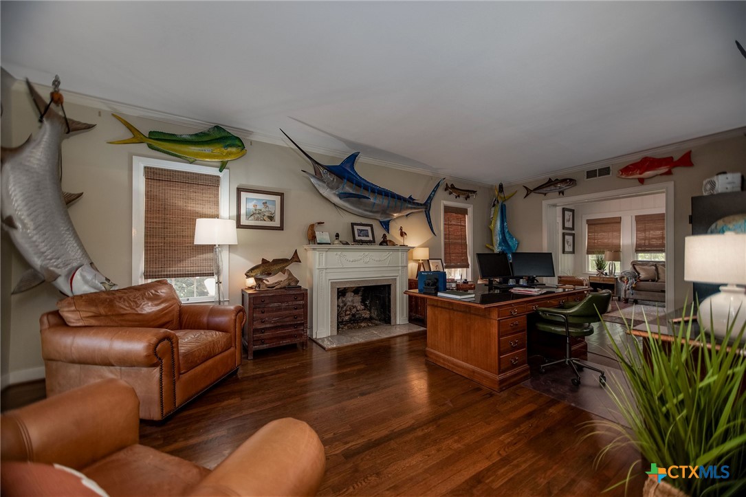 707 W Stayton Avenue