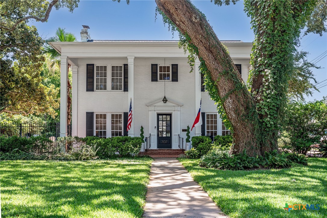 707 W Stayton Avenue