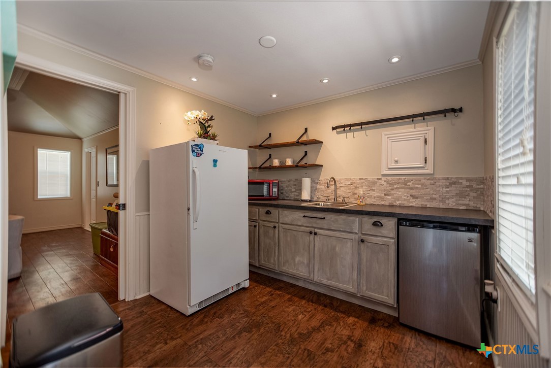 707 W Stayton Avenue